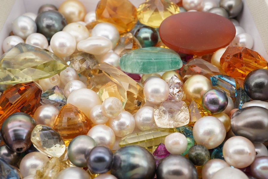 A quantity of assorted loose cultured pearls and unmounted cut gemstones.